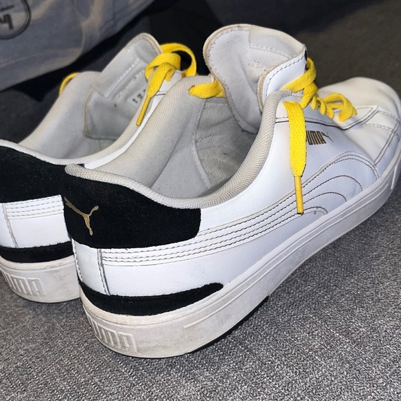 Puma Classic White / Gold Sneakers Shoes. Womens 11.5 - Picture 2 of 5